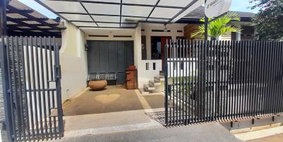 RUMAH DUA LANTAI DENGAN MINI SWIMMING POOL DI ARCAMANIK BANDUNG