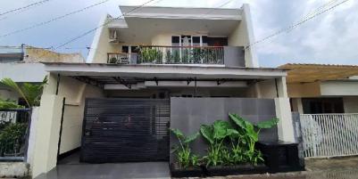 Rumah Mewah Pucang di Jalan Ngagel Timur Surabaya