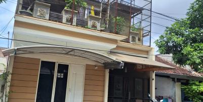 Dijual Rumah di Barata jaya Semi Furnished Super Strategis Tengah Kota Surabaya