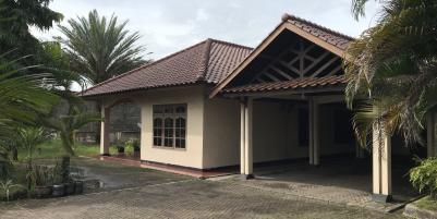 Rumah Luas di serang timur