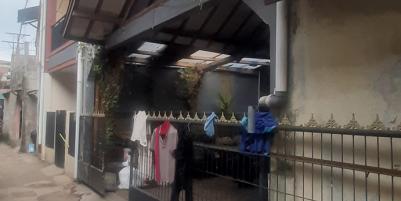 RUMAH DENGAN KONTRAKAN 7 KAMAR  DI ANTAPANI KOTA BANDUNG