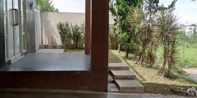 Dijual cepat rumah Hoek 2 lt, Centronia Sentul city Bogor 