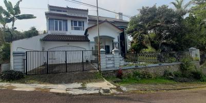 RUMAH DUA LANTAI GAYA AMERIKA  SEMI FURNISHED SAYAP SETIABUDI BANDUNG