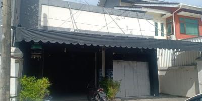 Jual Rumah Kost dan Tempat Usaha Cafe di Manukan Tama