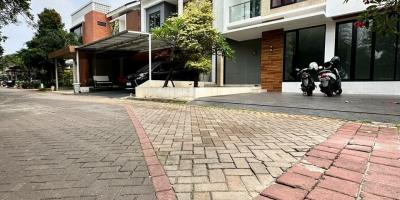 Rumah baru hook 2,5lantai Cluster Ciracas Jakarta Timur 