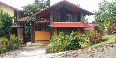 VILLA DUA LANTAI  DI KAWASAN LEMBANG BANDUNG